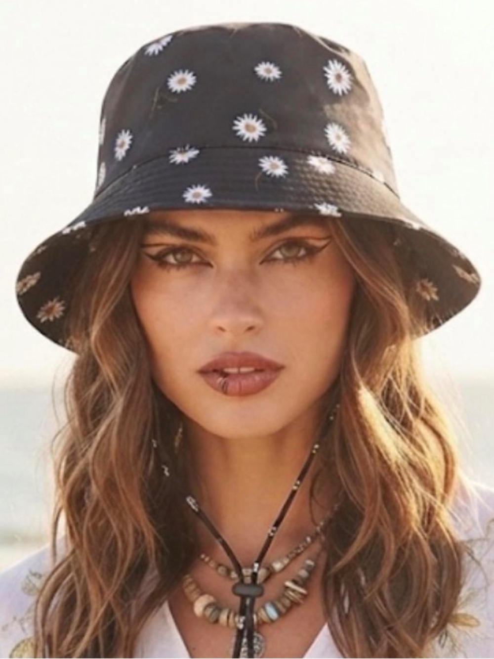 Alice + Olivia Daisy Print Reversible Bucket Hat  Black Floral Print/Solid White